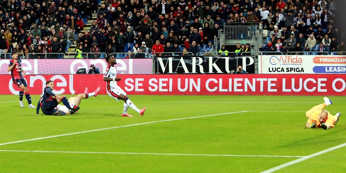 Cornet risponde a Viola: Cagliari e Genoa pareggiano 1-1