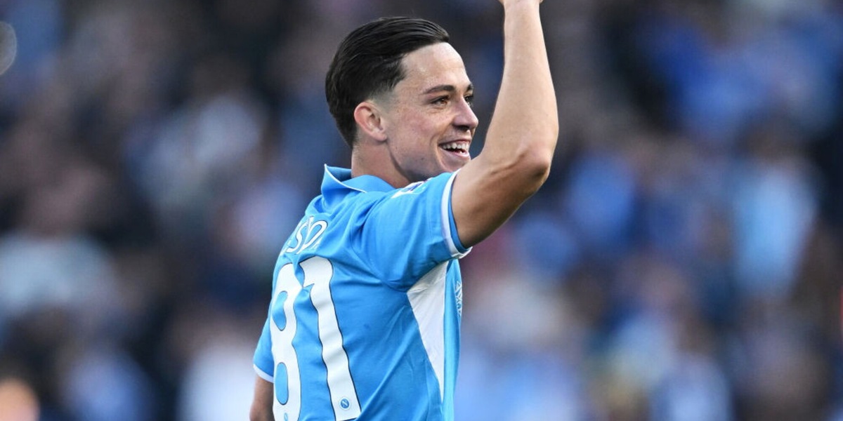 Il Napoli supera la Fiorentina. Bologna corsaro al Bentegodi