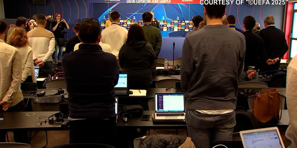 Barcellona, un minuto di silenzio prima della conferenza