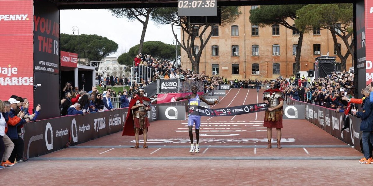 E' Robert Ngeno il vincitore della 30esima Acea Run Rome The Marathon