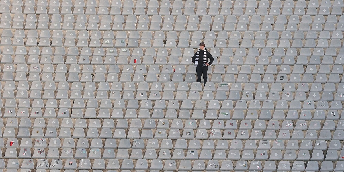Sprofondo Juve a Firenze, nel settore ospiti c'è un solo tifoso: la foto fa il giro del web