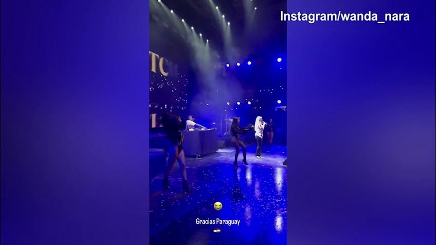 Wanda Nara si esibisce in Paraguay: che folla per lei!