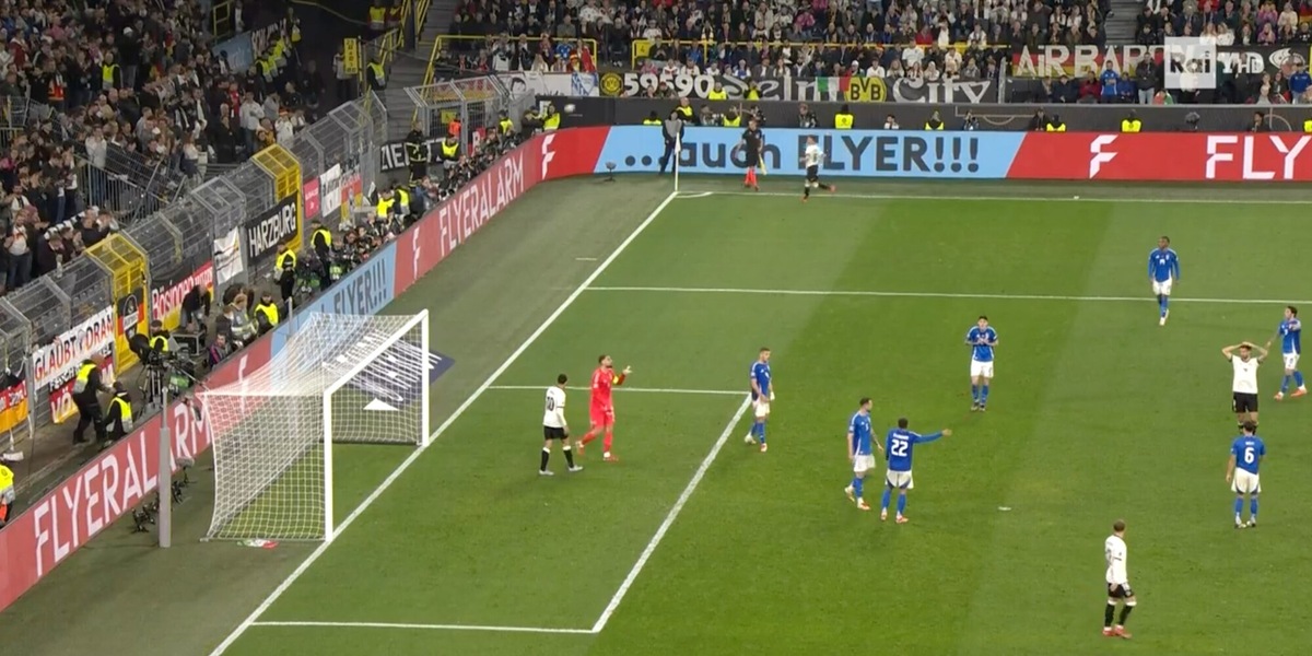Clamorosa svista della difesa dell'Italia: tutti protestano con l'arbitro e Musiala...