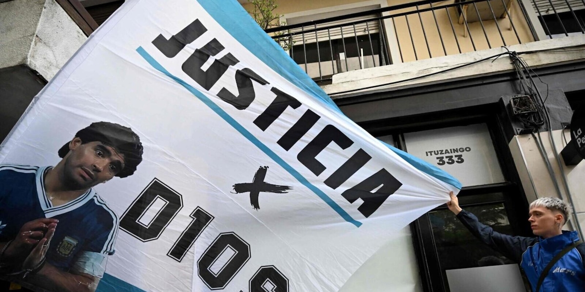 Dopo la foto nella bara, il video dell'autopsia: è indecente l'oltraggio a Maradona