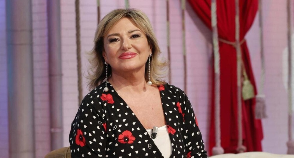 Paura per Monica Setta, la conduttrice è stata operata d'urgenza