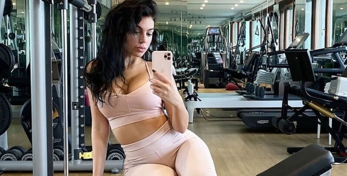 Georgina Rodriguez svela il suo segreto per mantenersi in forma: è facile ed economico