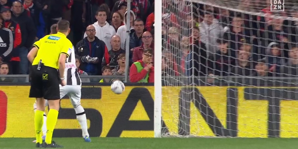 Lucca si divora un gol clamoroso in Genoa-Udinese: calcia fuori a porta vuota!