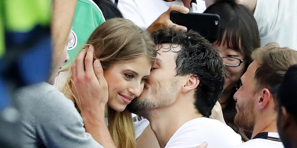 Hummels si ritira, il messaggio a sorpresa sui social dell'ex moglie è virale