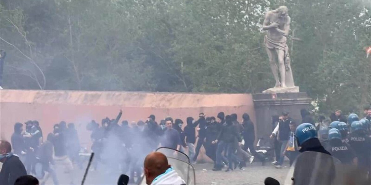Incidenti derby: la solidarietà di Lazio e Malagò agli agenti