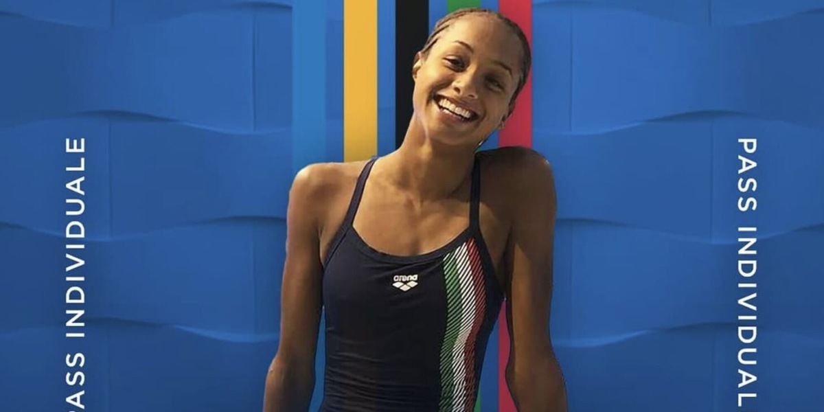 Sara Curtis pazzesca, nuovo record italiano nei 100 stile libero: battuta Federica Pellegrini