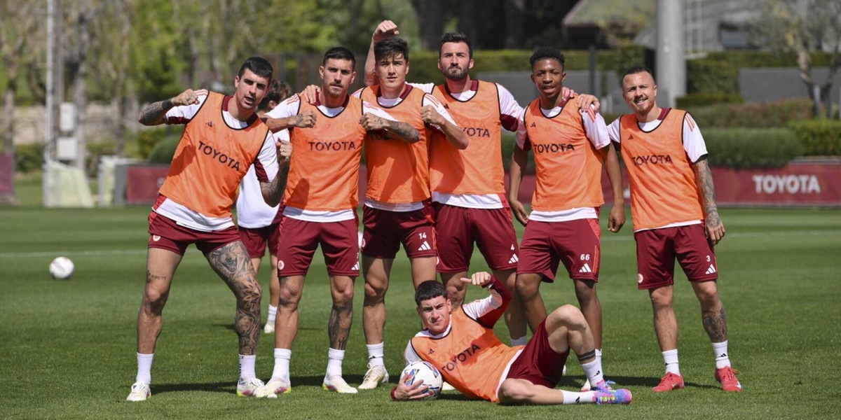 Roma, tifosi entusiasti per l'allenamento al Tre Fontane: è sold out