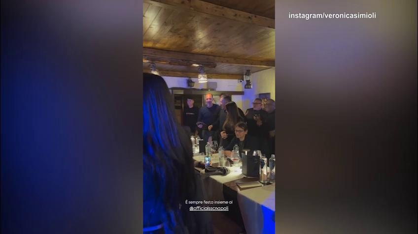 Napoli, Conte e la squadra cantano "O surdato nnammurato"
