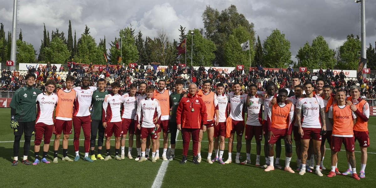 Roma, quanto entusiamo per Mancini, Pellegrini e Svilar: tutte le foto dell'allenamento al Tre Fontane