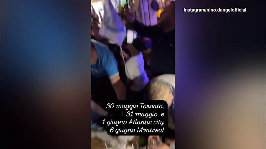 Napoli, Nino D'Angelo festeggia la vittoria sul Torino