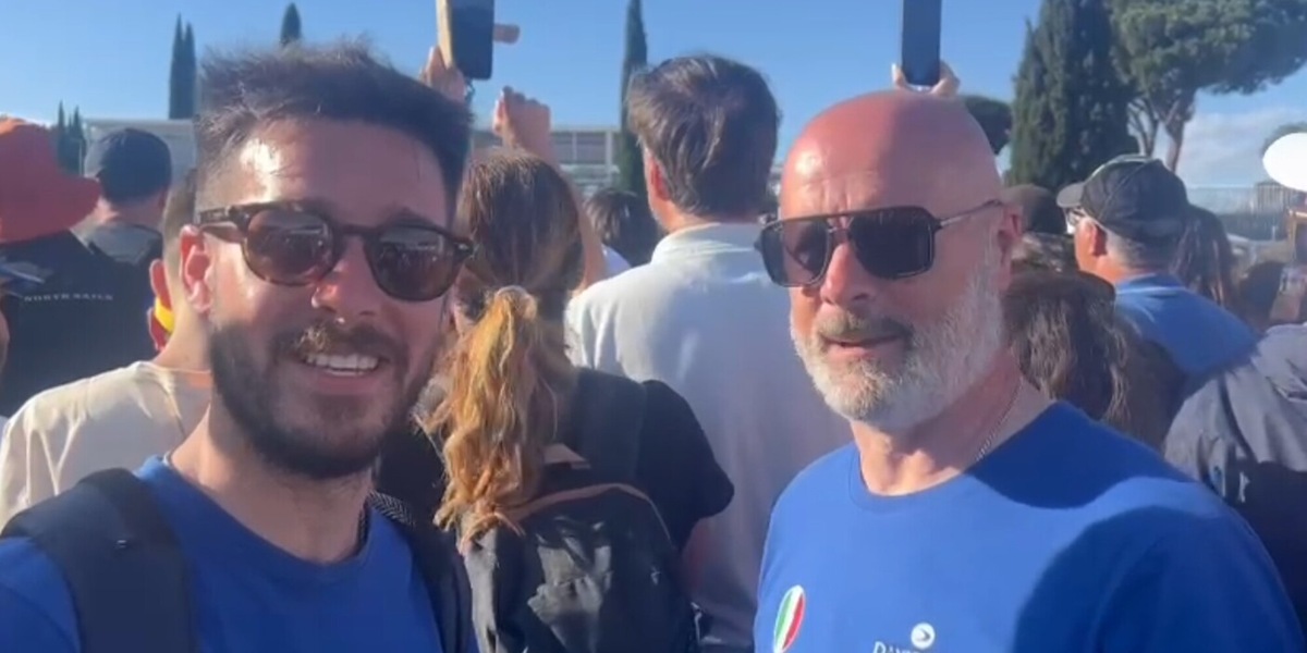 Sinner non si riesce a vedere, c'è troppa gente per l'allenamento con Fritz