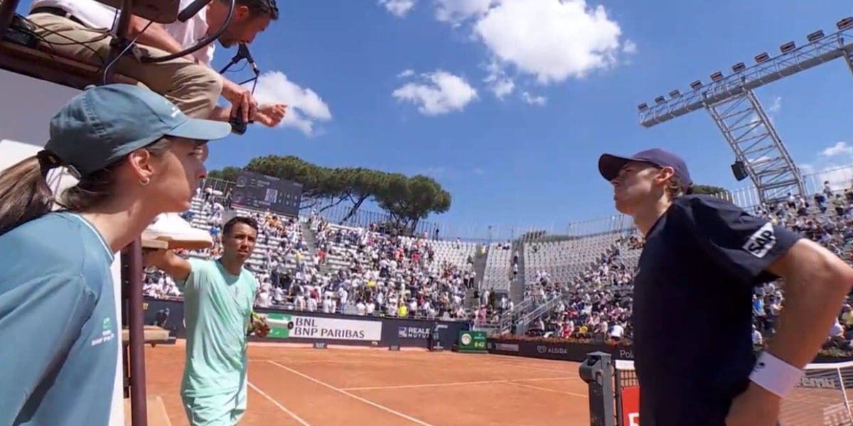 Paura al Foro Italico: la sfida tra De Minaur e Dellien sospesa per un malore