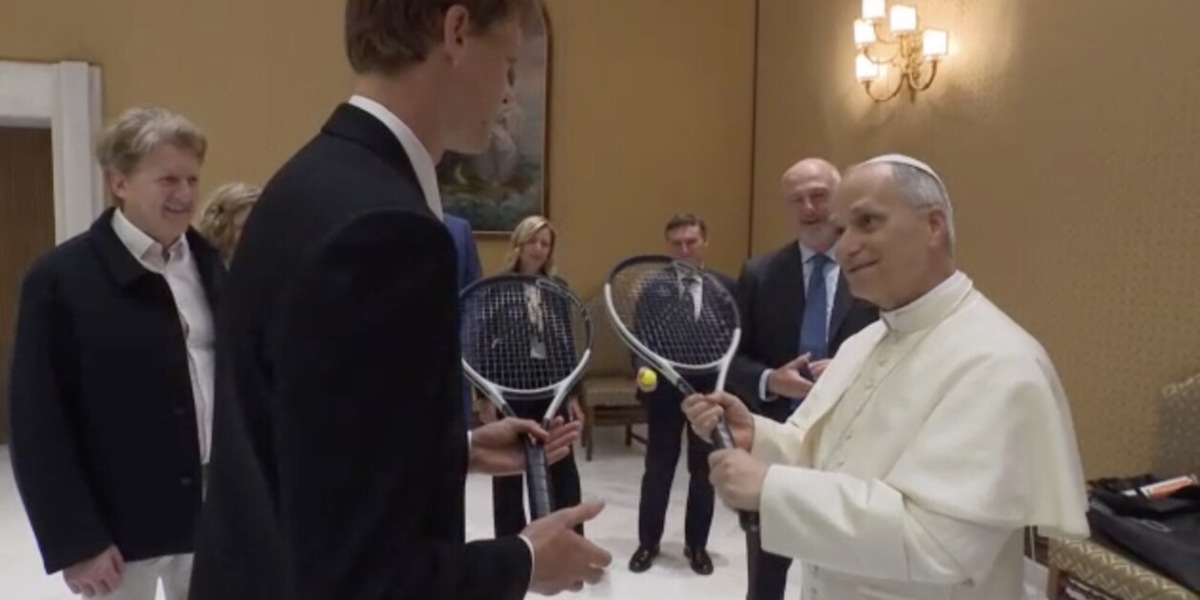 Sinner incontra il Papa in Vaticano: guarda il video