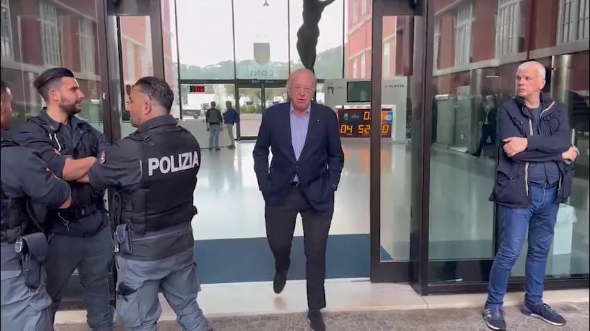 Scaroni contro Boban: "Non capiamo di calcio? Parla di se stesso"