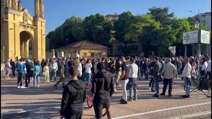Parma-Napoli, atmosfera bollente al Tardini