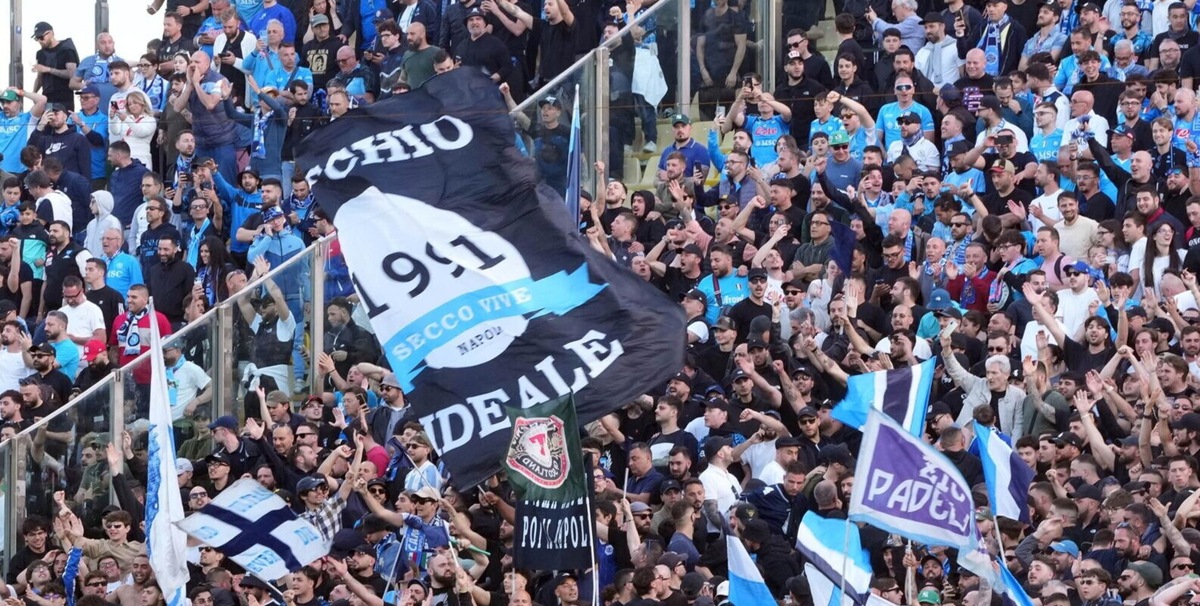 Napoli sogna lo scudetto: ci saranno tre maxischermi in città per la partita contro il Cagliari