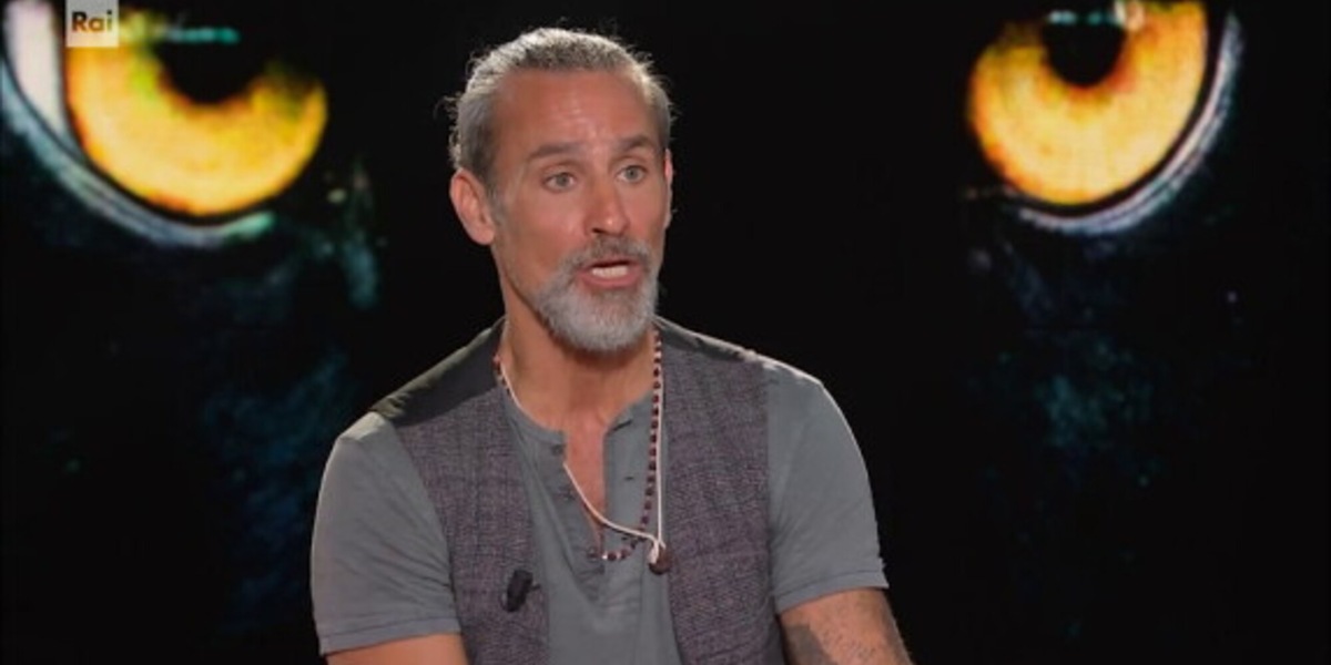 Raz Degan: "Faccio sesso spirituale da 20 anni". Ecco come funziona