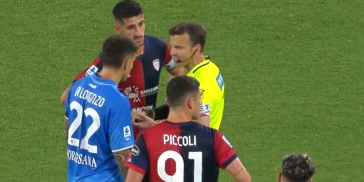 A Napoli, partita sospesa per quasi 5 minuti contro il Cagliari: svelato il motivo
