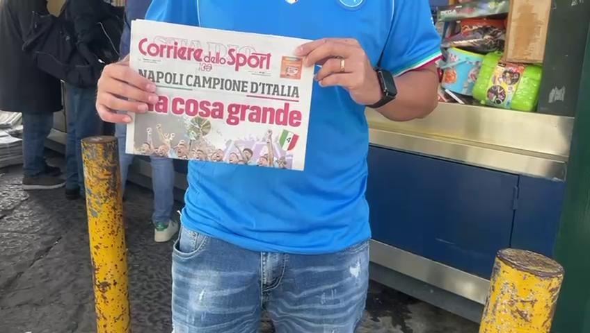 Scudetto Napoli, fila alle edicole per acquistare il Corriere dello Sport-Stadio