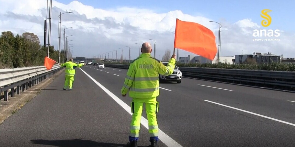 Ponte del 2 giugno: traffico intenso sulla rete stradale Anas nel lungo week end che anticipa la stagione estiva