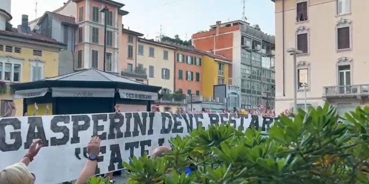 I tifosi dell'Atalanta in piazza per Gasperini, ma nel futuro c'è la Roma VIDEO