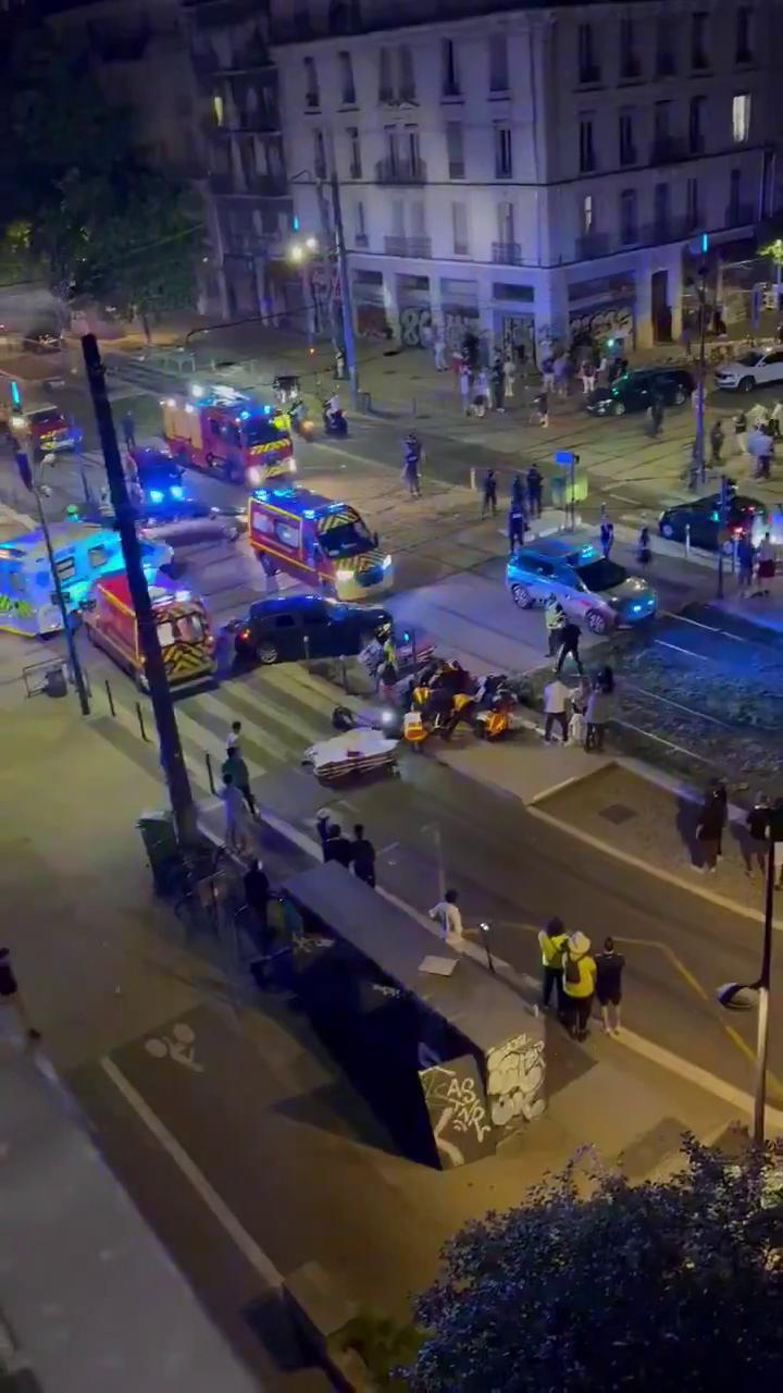 Auto sulla folla a Grenoble durante la festa per la Champions del Psg: 4 feriti