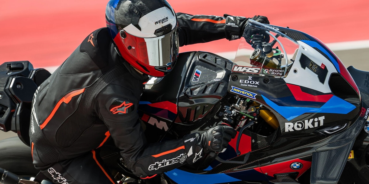 Dentro il sogno SBK: in sella alla BMW M 1000 RR di Razgatlioglu