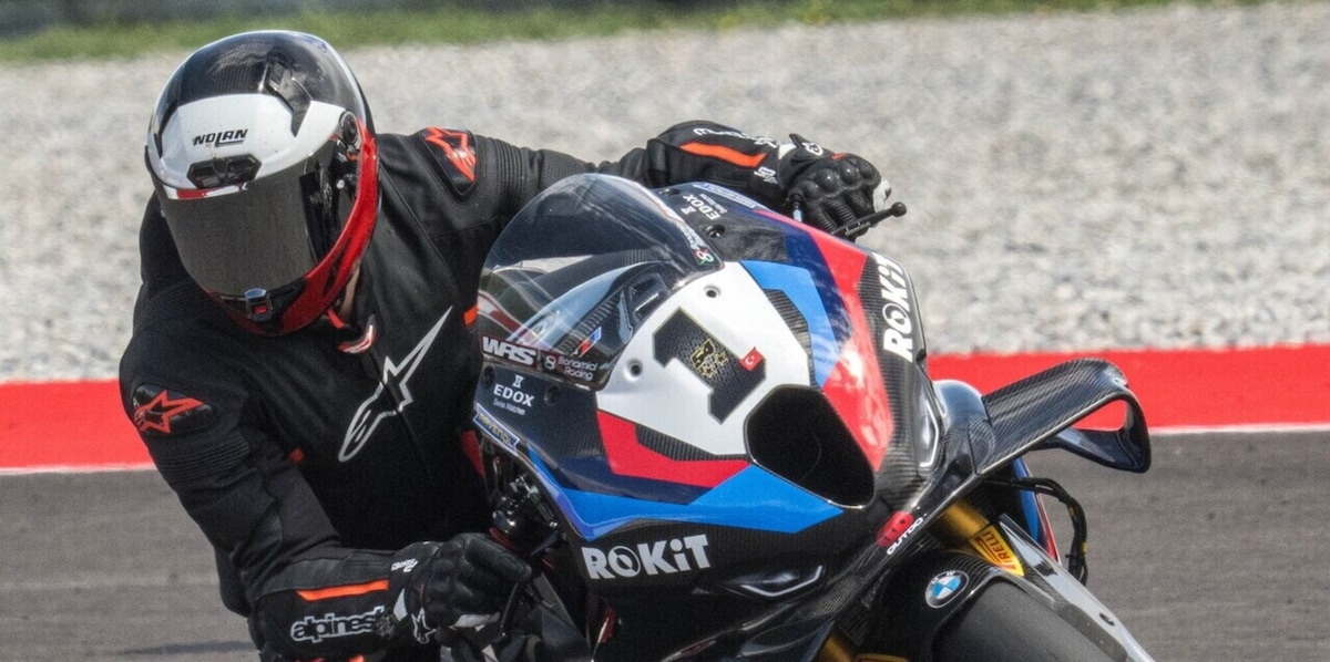 Alla guida della BMW M 1000 RR di Razgatlioglu: il sogno SBK