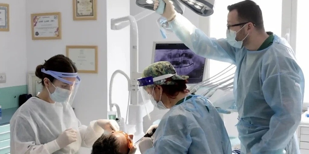 Perché scegliere l’impianto dentale in Albania? Tutti i motivi
