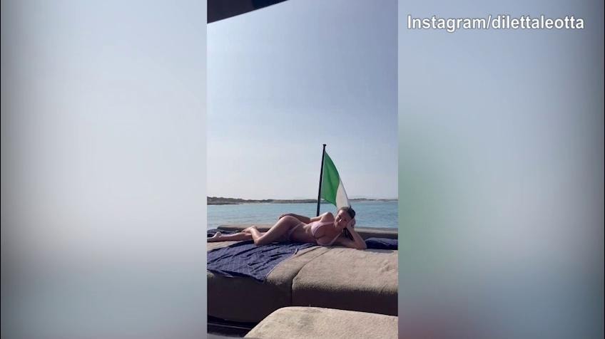 Voglia d'estate al mare per Diletta Leotta