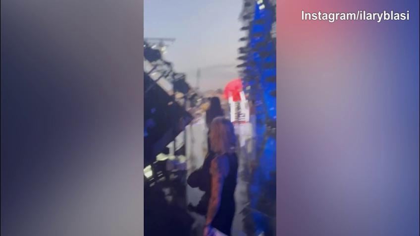 Ilary Blasi scatenata nel backstage di "Battiti Live"