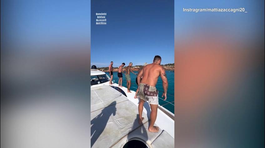 Zaccagni e Hysaj, tuffo nel mare di Formentera