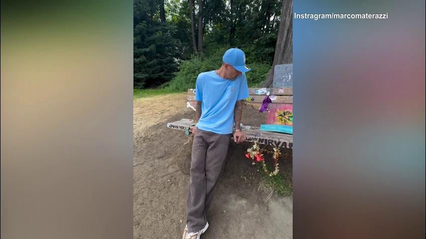 Materazzi fuori dalla casa di un mito del rock