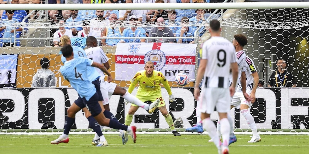 Juve travolta dal Manchester City per 5-2: Tudor agli ottavi da secondo del girone