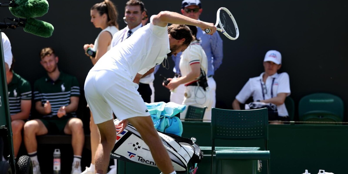 Clamoroso Medvedev: subito fuori a Wimbledon! Anche Tsitsipas saluta per un infortunio