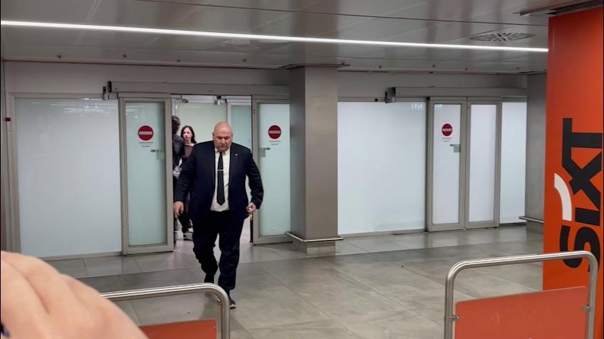 Inter, Bonny arriva a Linate: "Sono contentissimo"