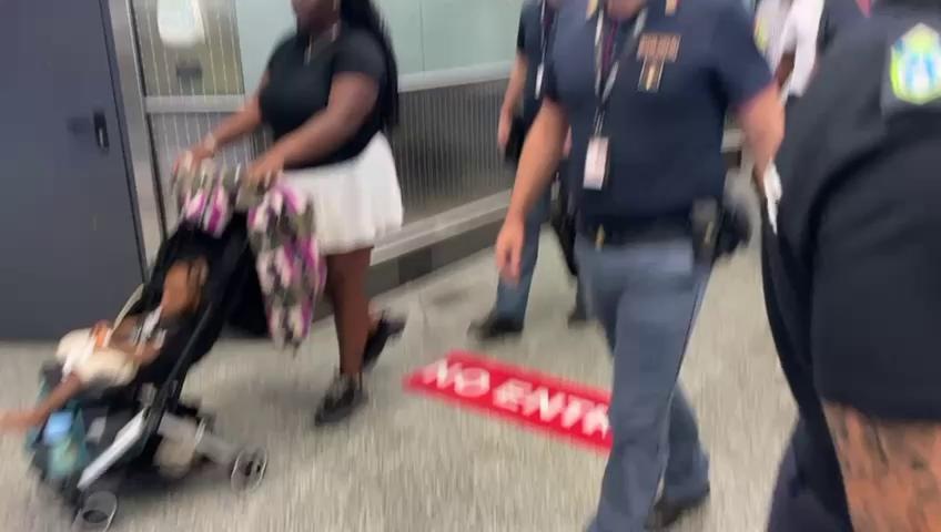 Juve, David c'è: il video dell'arrivo a Torino