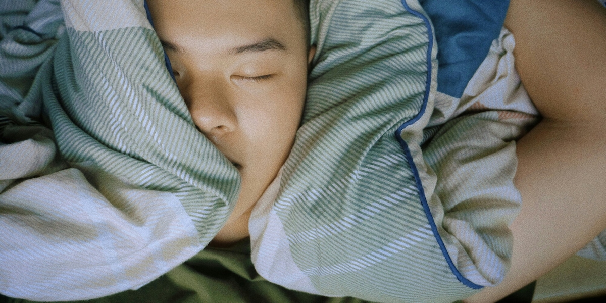 Il trucco giapponese per dormire bene col caldo risparmiando sulla bolletta