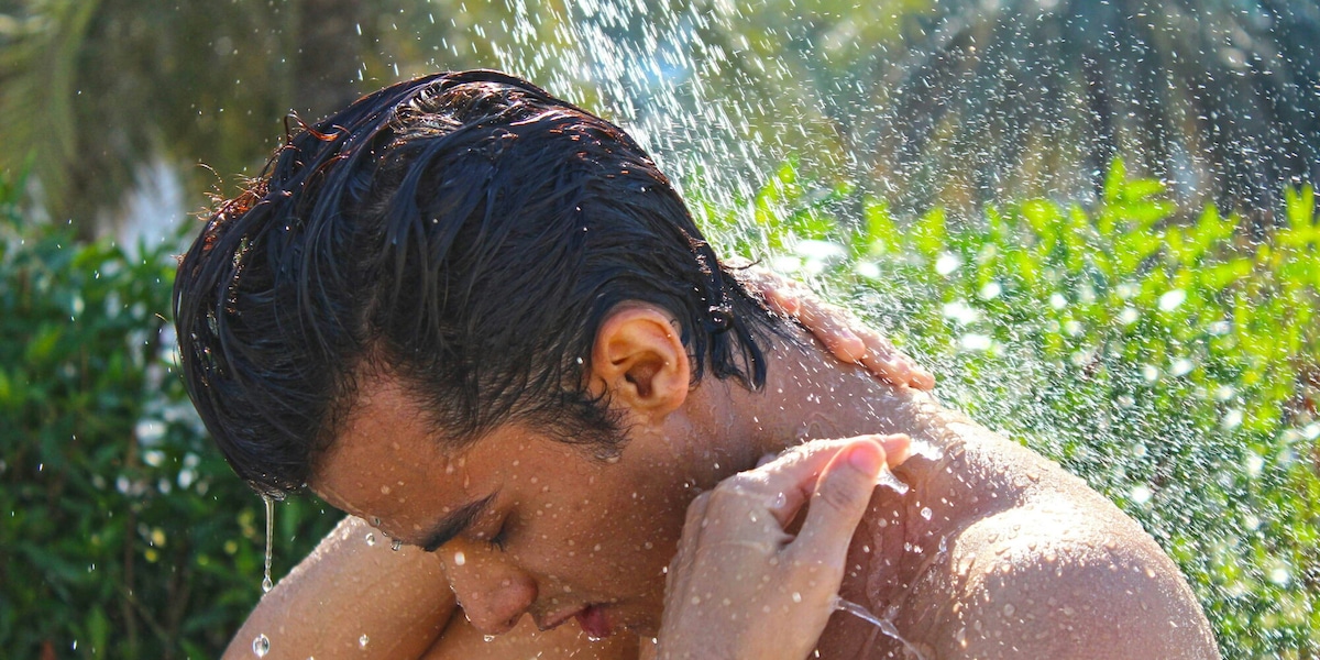 Troppe docce in estate fanno male, gli esperti svelano il numero perfetto