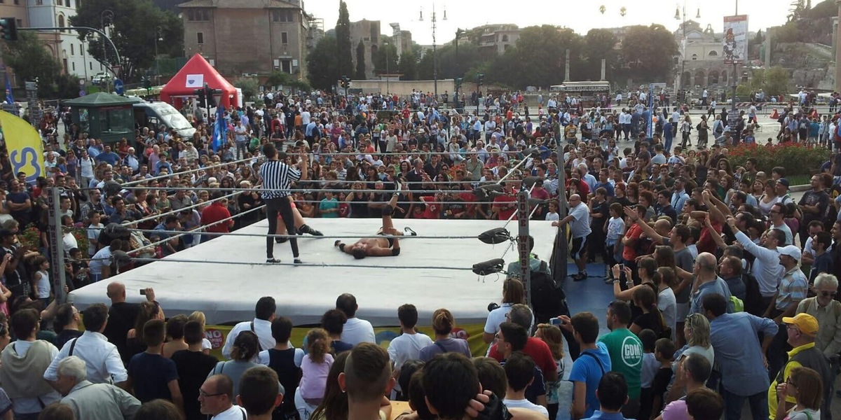 Dopo 11 anni torna la Rome Wrestling Academy: spettacolo tra sport e musica all’Infernetto