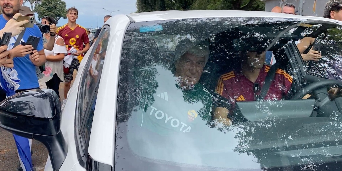 Roma, via al ritiro: Gasperini è arrivato a Trigoria tra l'entusiasmo dei tifosi
