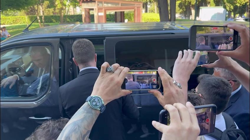 Napoli, l'arrivo a Villa Stuart di Lang