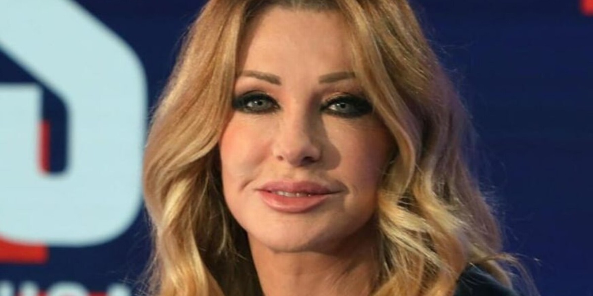 Paola Ferrari, la velenosissima risposta social alle conduttrici sportive troppo volgari: "È la mia più grande..."