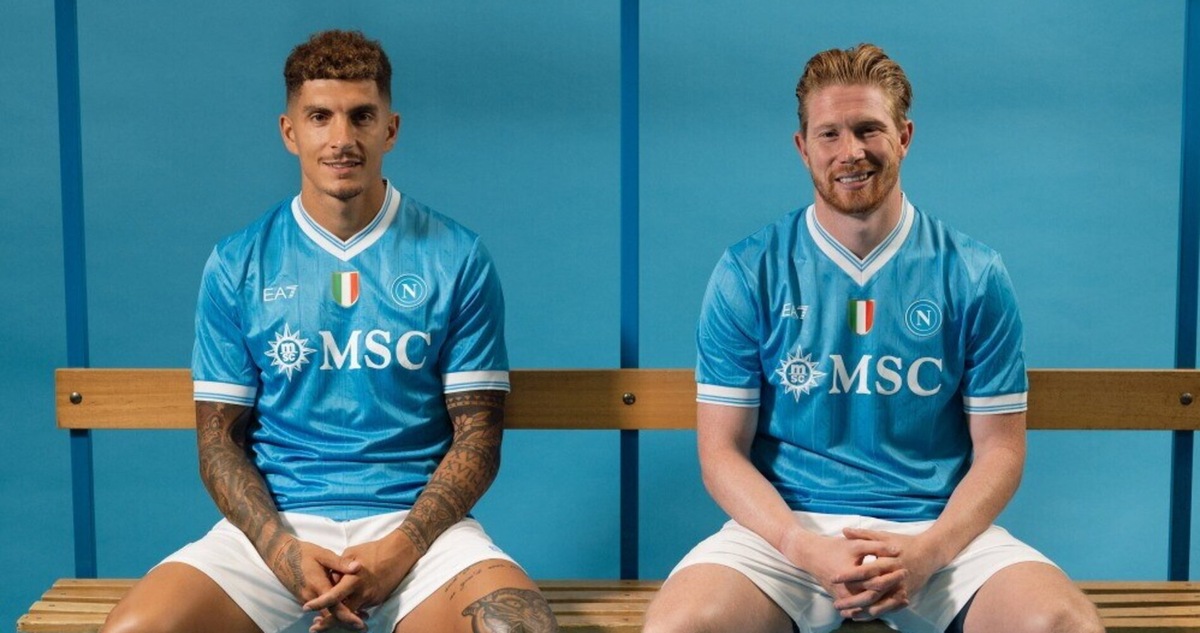 Il Napoli svela le nuove maglie per la stagione 2025/26: tutti i dettagli della prima e seconda divisa da gioco