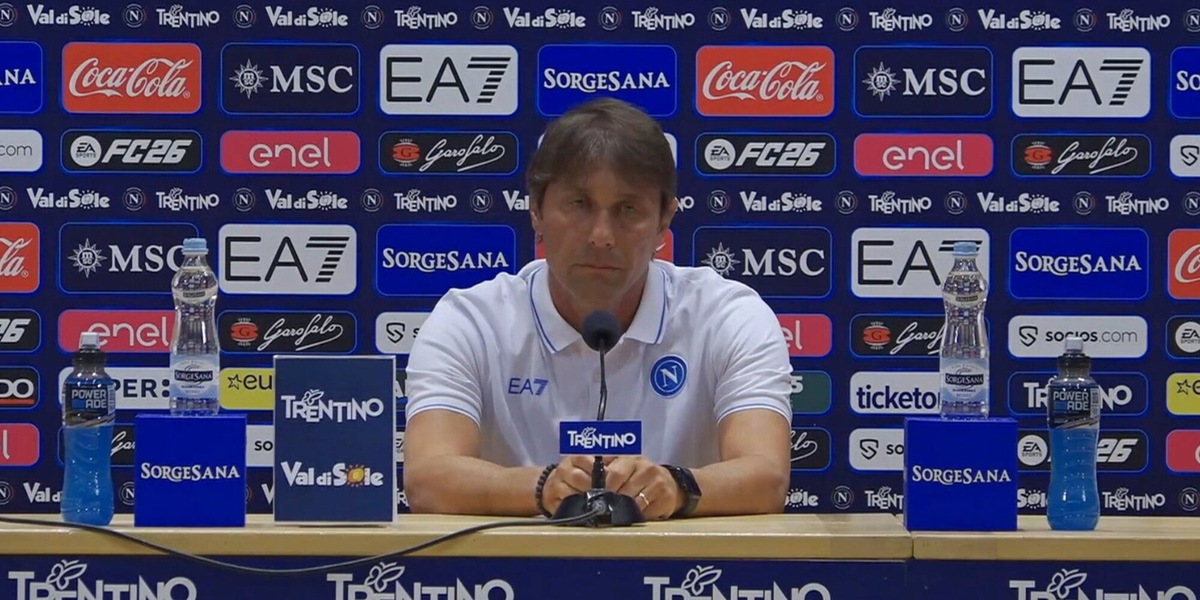 Conte: "Scudetto? Quest'anno il Napoli è favorito tra i favoriti". Poi conia un nuovo slogan