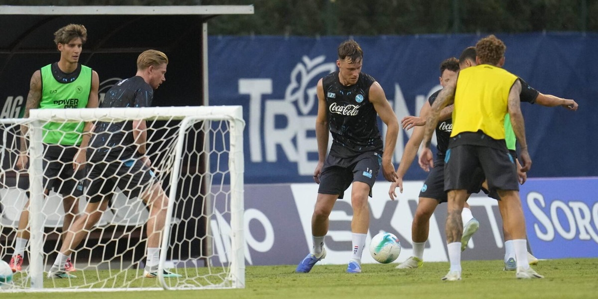 Dal primo gol di Lang alla partitella di Beukema: l'allenamento del nuovo Napoli di Conte